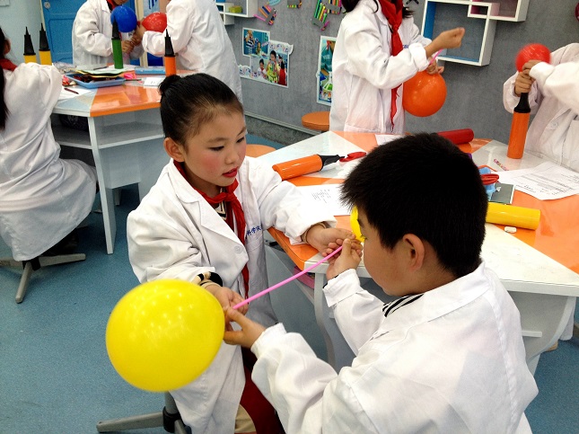 古北路小学“快乐拓展日＋”GBB科学小实验课程（资料照片.jpg