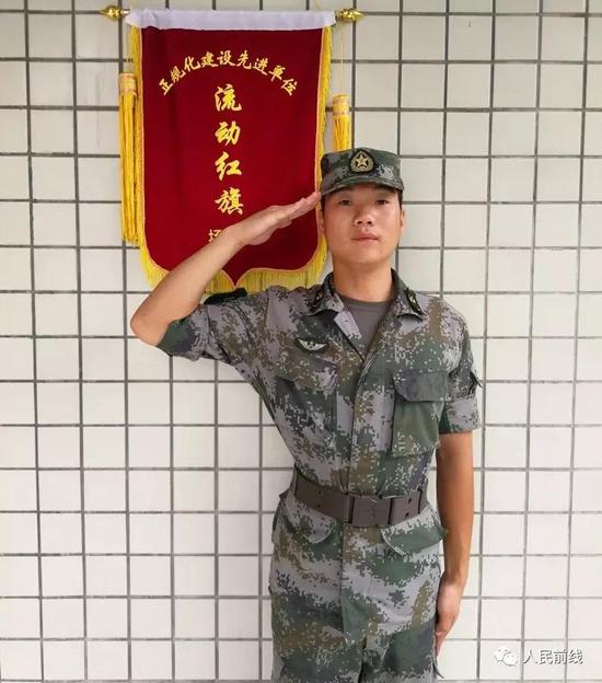 战士廖崇滢。