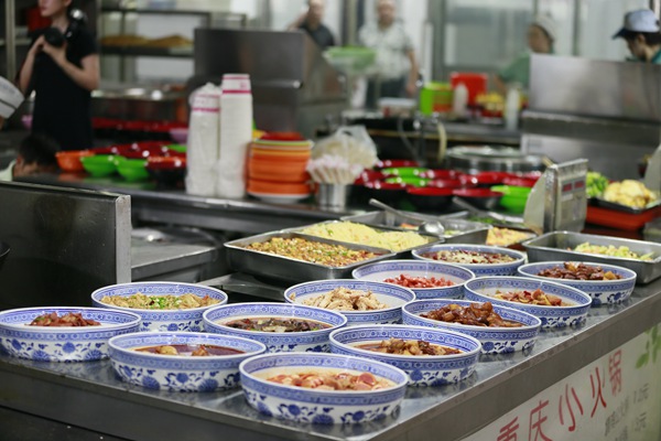 高校食堂.jpg