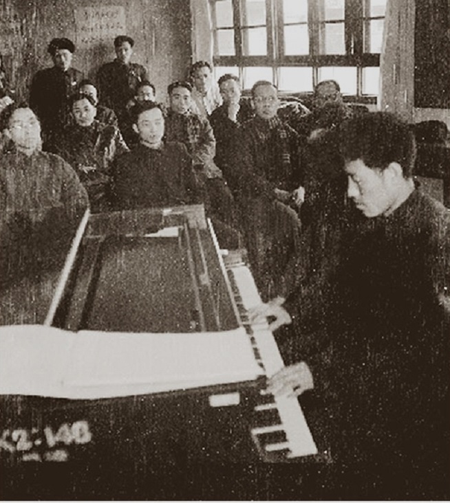 施万春1960年试奏《节日序曲》初稿.jpg 施万春1960年试奏《节日序曲》初稿.jpg