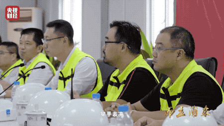 8 现场表决图.gif