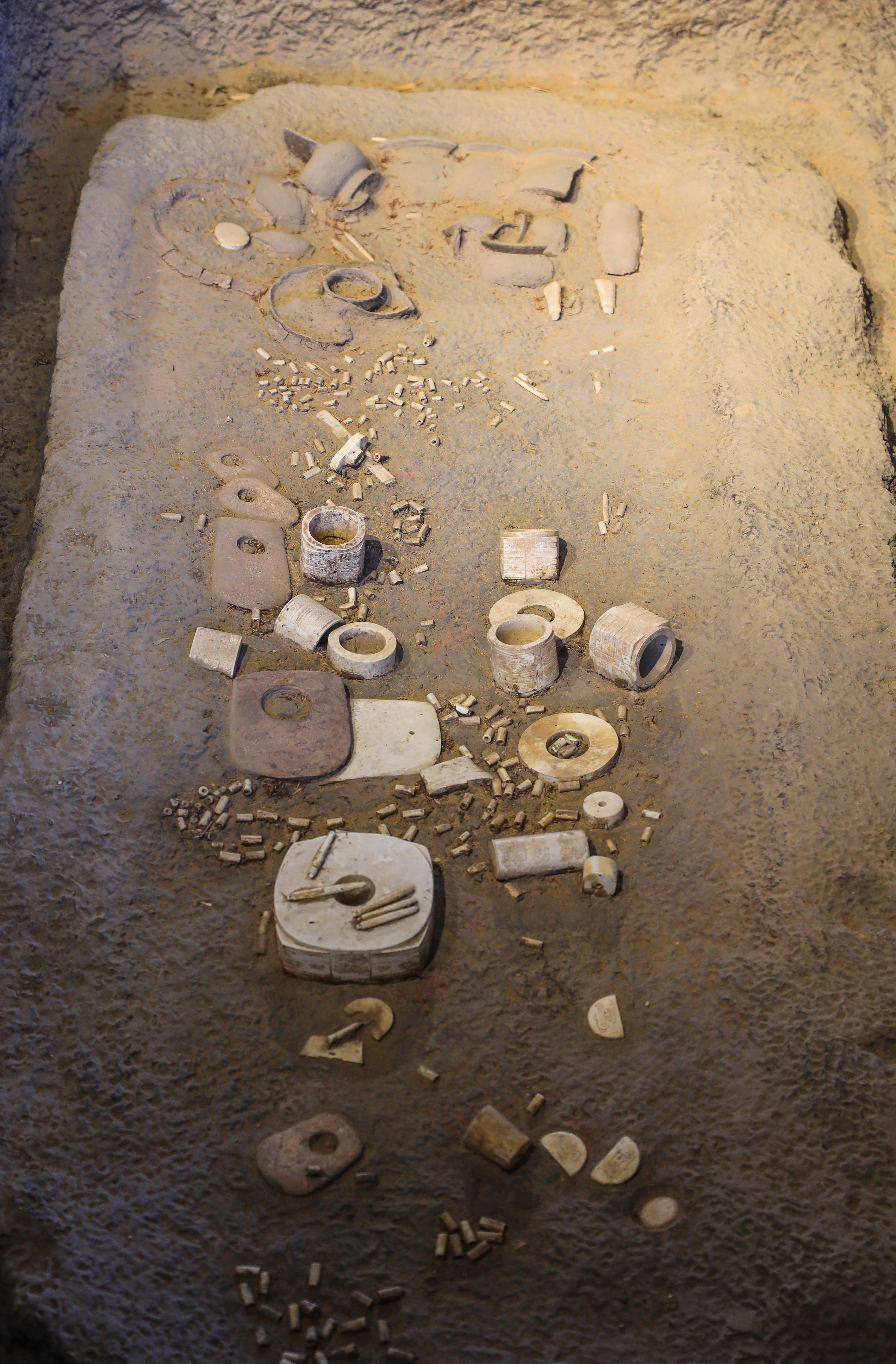 反山王陵12号墓 盛淑彦 摄.jpg